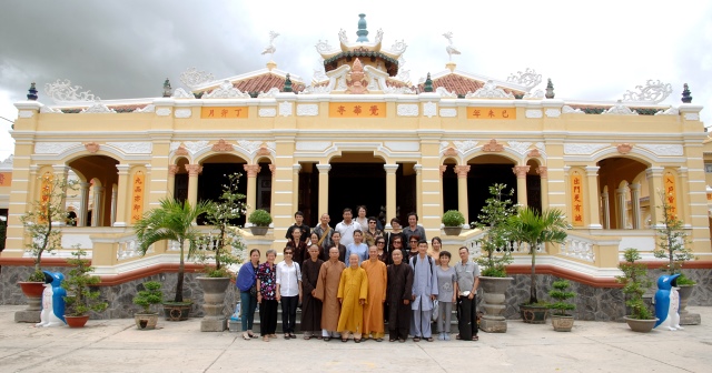 Quỹ từ thiện Đạo Phật Ngày Nay: Giảng pháp và tặng quà cho làng người mù, người tàn tật tại Sóc Trăng, Bạc Liêu