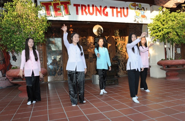 Hoa Kỳ: Vui tết Trung Thu 2014 tại chùa Đức Viên - San Jose