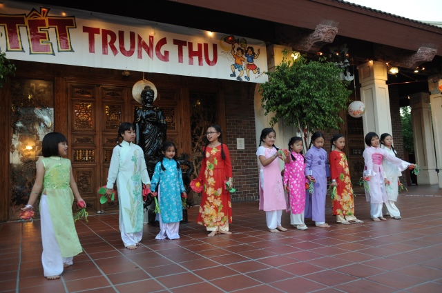 Hoa Kỳ: Vui tết Trung Thu 2014 tại chùa Đức Viên - San Jose