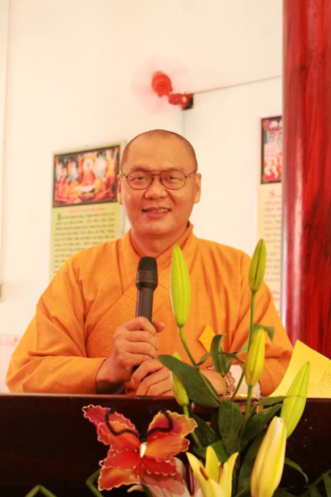 Dâng Pháp Y Chư Tăng Sinh Trường Trung Cấp