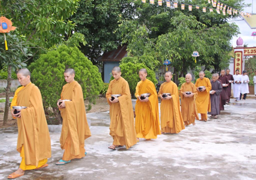 Gia Lai:Tịnh xá Ngọc Túc Khóa Tu Báo Ân và lễ Dâng Y Ca Sa