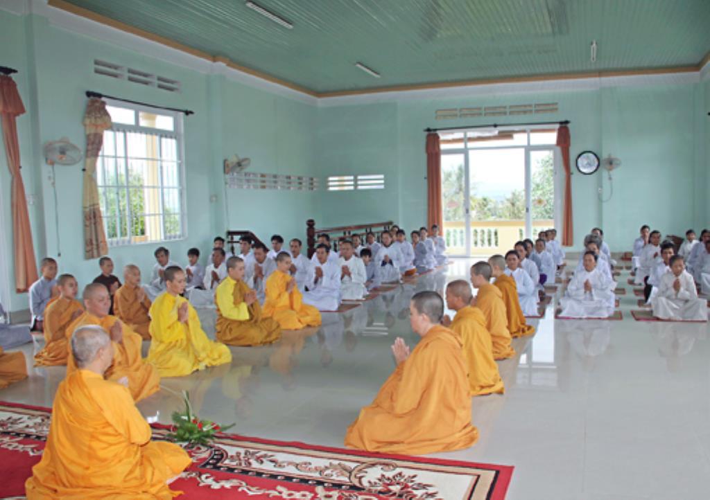 Gia Lai:Tịnh xá Ngọc Túc Khóa Tu Báo Ân và lễ Dâng Y Ca Sa