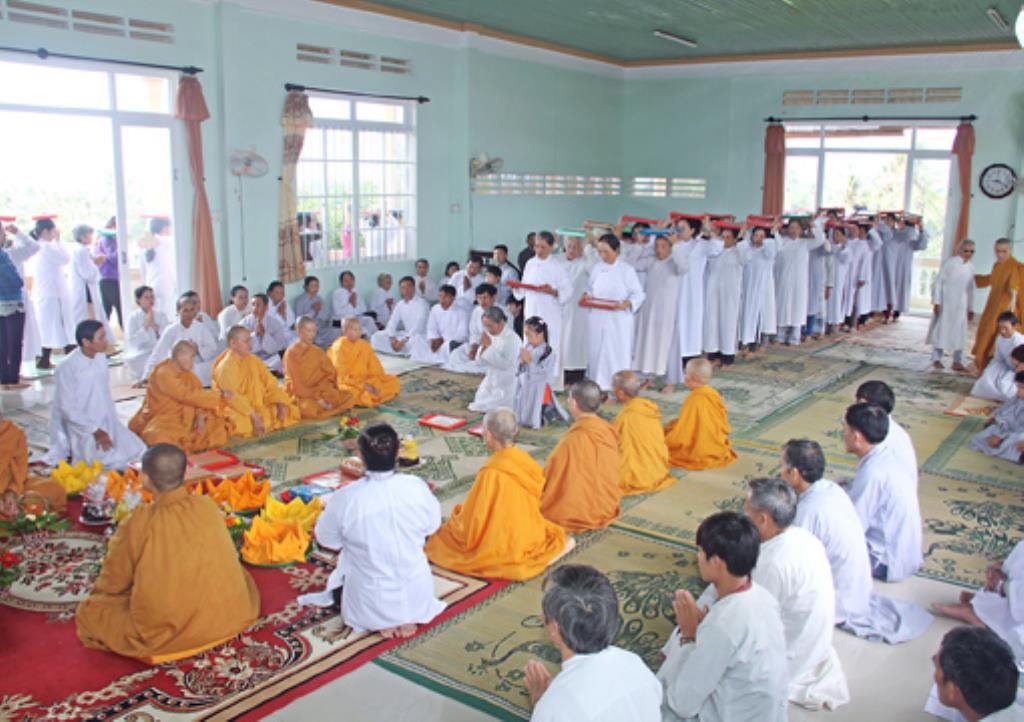 Gia Lai:Tịnh xá Ngọc Túc Khóa Tu Báo Ân và lễ Dâng Y Ca Sa