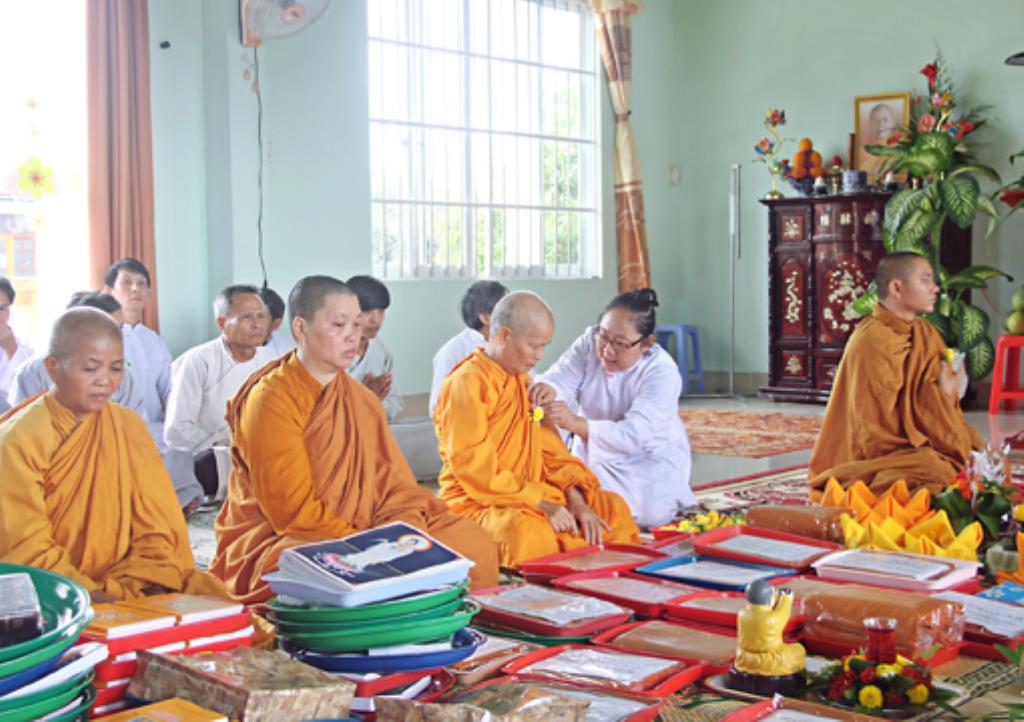 Gia Lai:Tịnh xá Ngọc Túc Khóa Tu Báo Ân và lễ Dâng Y Ca Sa