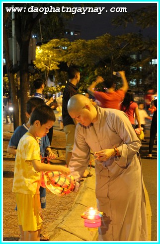 TP.HỒ CHÍ MINH:    Lung Linh Đêm Hội Trung Thu 2014