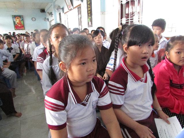 Xúc động buổi lễ tuyên dương học sinh giỏi năm học 2013- 2014 của  Thiền Viện Thiên Phước