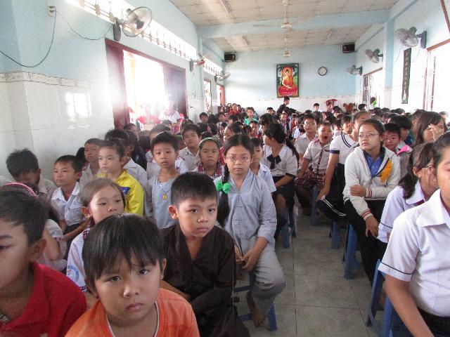 Xúc động buổi lễ tuyên dương học sinh giỏi năm học 2013- 2014 của  Thiền Viện Thiên Phước