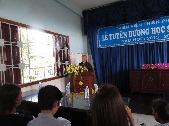 Xúc động buổi lễ tuyên dương học sinh giỏi năm học 2013- 2014 của  Thiền Viện Thiên Phước