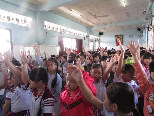 Xúc động buổi lễ tuyên dương học sinh giỏi năm học 2013- 2014 của  Thiền Viện Thiên Phước