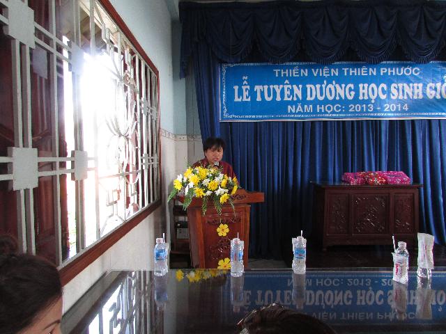 Xúc động buổi lễ tuyên dương học sinh giỏi năm học 2013- 2014 của  Thiền Viện Thiên Phước