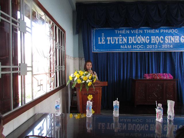 Xúc động buổi lễ tuyên dương học sinh giỏi năm học 2013- 2014 của  Thiền Viện Thiên Phước