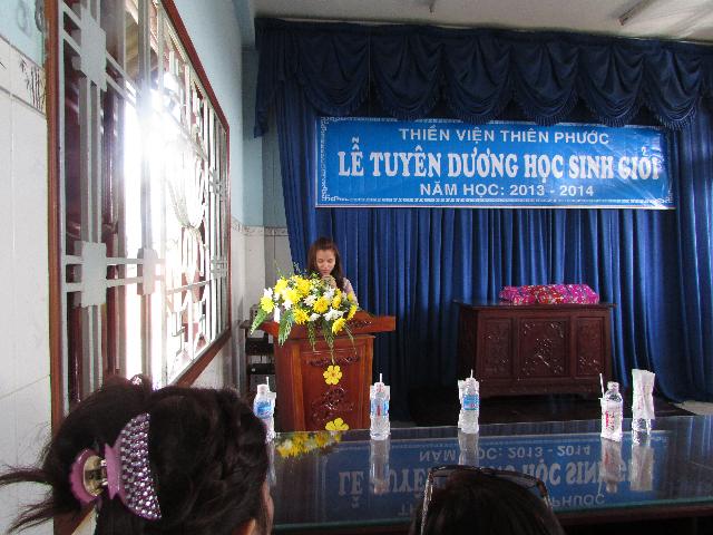 Xúc động buổi lễ tuyên dương học sinh giỏi năm học 2013- 2014 của  Thiền Viện Thiên Phước