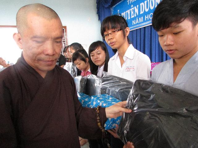 Xúc động buổi lễ tuyên dương học sinh giỏi năm học 2013- 2014 của  Thiền Viện Thiên Phước
