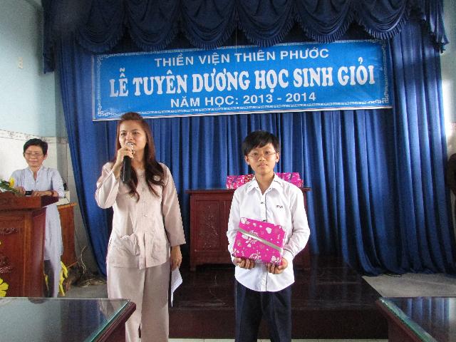 Xúc động buổi lễ tuyên dương học sinh giỏi năm học 2013- 2014 của  Thiền Viện Thiên Phước