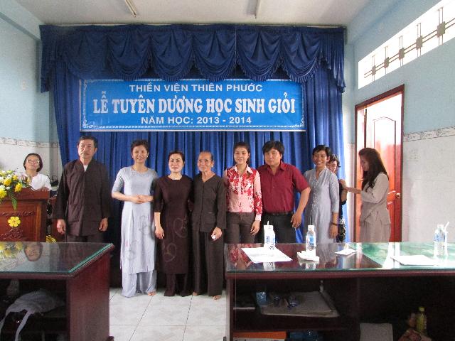 Xúc động buổi lễ tuyên dương học sinh giỏi năm học 2013- 2014 của  Thiền Viện Thiên Phước