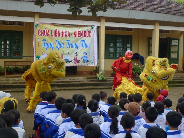 Chùa Liên Hoa - Kiến Đức - Đăk Nông Tổ Chức Trung Thu cho Các Em Thiếu Nhi