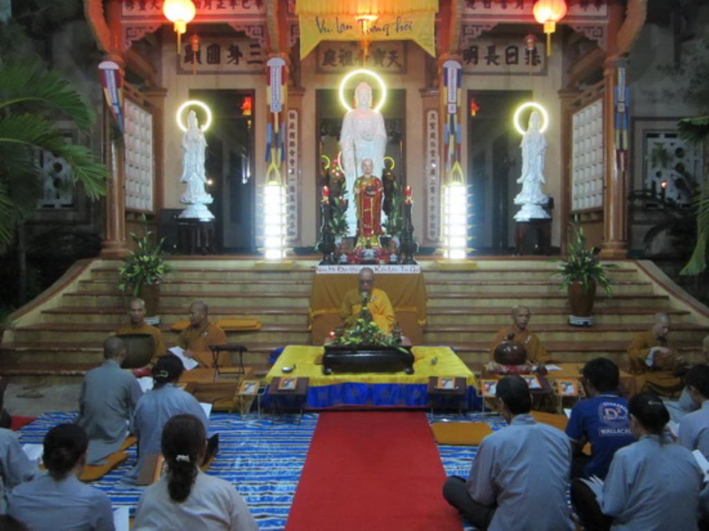 Ấn tượng đêm khai kinh Vu lan tại Tổ đình Thiên Bửu
