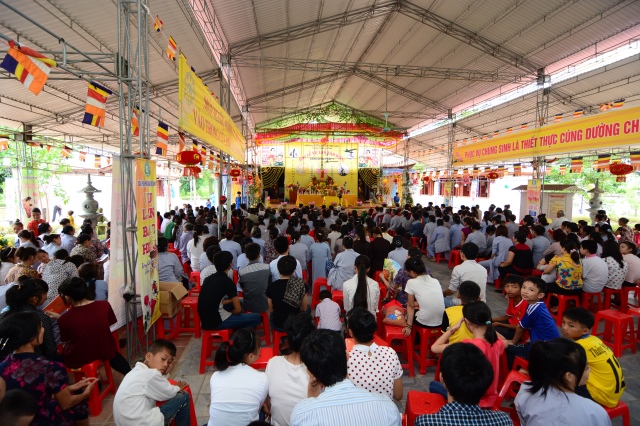 Hà Tĩnh: Hàng ngàn hoa đăng lung linh trong Đại lễ Vu Lan báo hiếu 2014 tại chùa Tượng Sơn