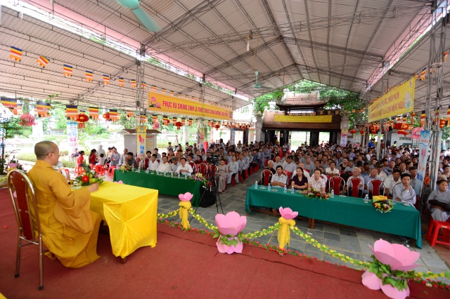 Hà Tĩnh: Hàng ngàn hoa đăng lung linh trong Đại lễ Vu Lan báo hiếu 2014 tại chùa Tượng Sơn