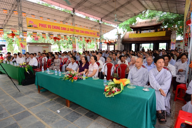 Hà Tĩnh: Hàng ngàn hoa đăng lung linh trong Đại lễ Vu Lan báo hiếu 2014 tại chùa Tượng Sơn
