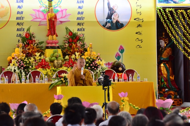 Hà Tĩnh: Hàng ngàn hoa đăng lung linh trong Đại lễ Vu Lan báo hiếu 2014 tại chùa Tượng Sơn