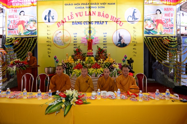 Hà Tĩnh: Hàng ngàn hoa đăng lung linh trong Đại lễ Vu Lan báo hiếu 2014 tại chùa Tượng Sơn
