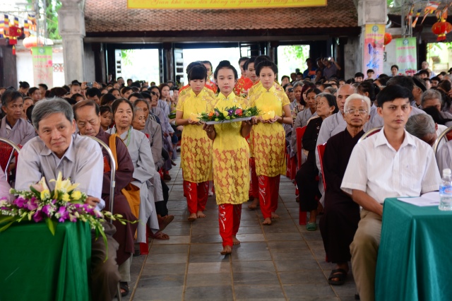 Hà Tĩnh: Hàng ngàn hoa đăng lung linh trong Đại lễ Vu Lan báo hiếu 2014 tại chùa Tượng Sơn