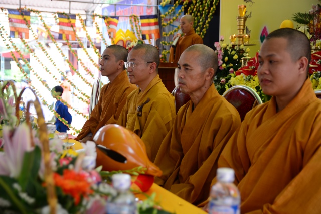 Hà Tĩnh: Hàng ngàn hoa đăng lung linh trong Đại lễ Vu Lan báo hiếu 2014 tại chùa Tượng Sơn