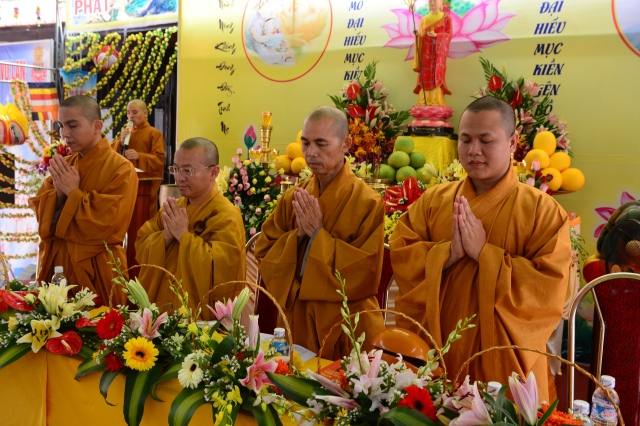 Hà Tĩnh: Hàng ngàn hoa đăng lung linh trong Đại lễ Vu Lan báo hiếu 2014 tại chùa Tượng Sơn