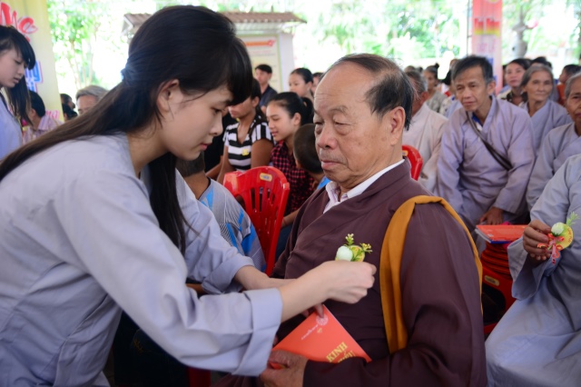 Hà Tĩnh: Hàng ngàn hoa đăng lung linh trong Đại lễ Vu Lan báo hiếu 2014 tại chùa Tượng Sơn