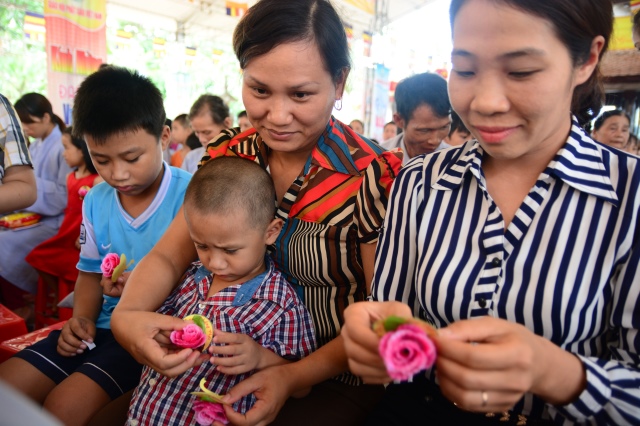Hà Tĩnh: Hàng ngàn hoa đăng lung linh trong Đại lễ Vu Lan báo hiếu 2014 tại chùa Tượng Sơn
