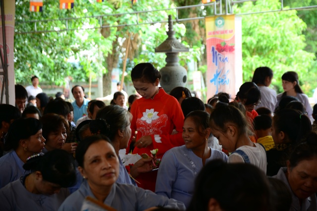 Hà Tĩnh: Hàng ngàn hoa đăng lung linh trong Đại lễ Vu Lan báo hiếu 2014 tại chùa Tượng Sơn