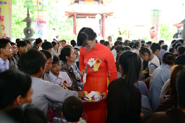 Hà Tĩnh: Hàng ngàn hoa đăng lung linh trong Đại lễ Vu Lan báo hiếu 2014 tại chùa Tượng Sơn