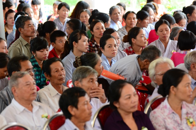 Hà Tĩnh: Hàng ngàn hoa đăng lung linh trong Đại lễ Vu Lan báo hiếu 2014 tại chùa Tượng Sơn
