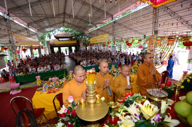 Hà Tĩnh: Hàng ngàn hoa đăng lung linh trong Đại lễ Vu Lan báo hiếu 2014 tại chùa Tượng Sơn