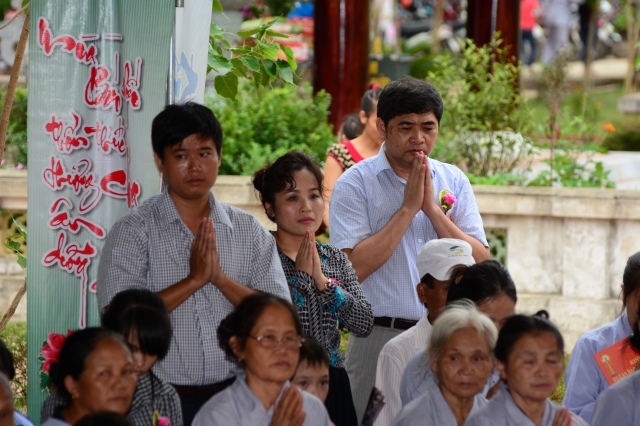 Hà Tĩnh: Hàng ngàn hoa đăng lung linh trong Đại lễ Vu Lan báo hiếu 2014 tại chùa Tượng Sơn