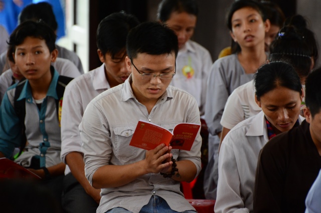 Hà Tĩnh: Hàng ngàn hoa đăng lung linh trong Đại lễ Vu Lan báo hiếu 2014 tại chùa Tượng Sơn