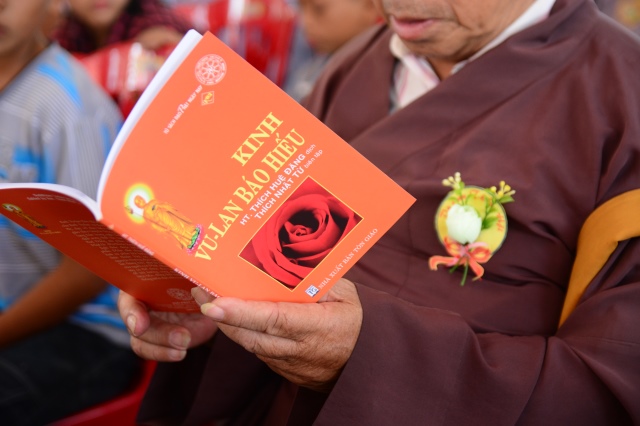 Hà Tĩnh: Hàng ngàn hoa đăng lung linh trong Đại lễ Vu Lan báo hiếu 2014 tại chùa Tượng Sơn