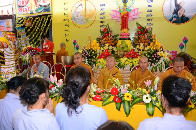 Hà Tĩnh: Hàng ngàn hoa đăng lung linh trong Đại lễ Vu Lan báo hiếu 2014 tại chùa Tượng Sơn