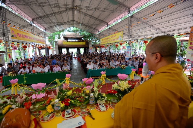 Hà Tĩnh: Hàng ngàn hoa đăng lung linh trong Đại lễ Vu Lan báo hiếu 2014 tại chùa Tượng Sơn