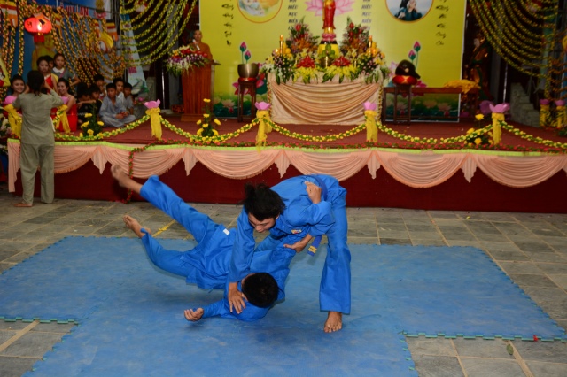 Hà Tĩnh: Hàng ngàn hoa đăng lung linh trong Đại lễ Vu Lan báo hiếu 2014 tại chùa Tượng Sơn