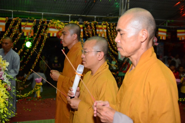 Hà Tĩnh: Hàng ngàn hoa đăng lung linh trong Đại lễ Vu Lan báo hiếu 2014 tại chùa Tượng Sơn
