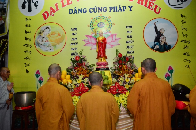 Hà Tĩnh: Hàng ngàn hoa đăng lung linh trong Đại lễ Vu Lan báo hiếu 2014 tại chùa Tượng Sơn