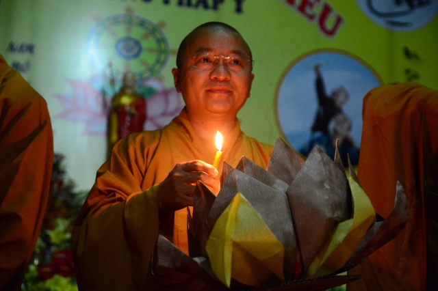Hà Tĩnh: Hàng ngàn hoa đăng lung linh trong Đại lễ Vu Lan báo hiếu 2014 tại chùa Tượng Sơn