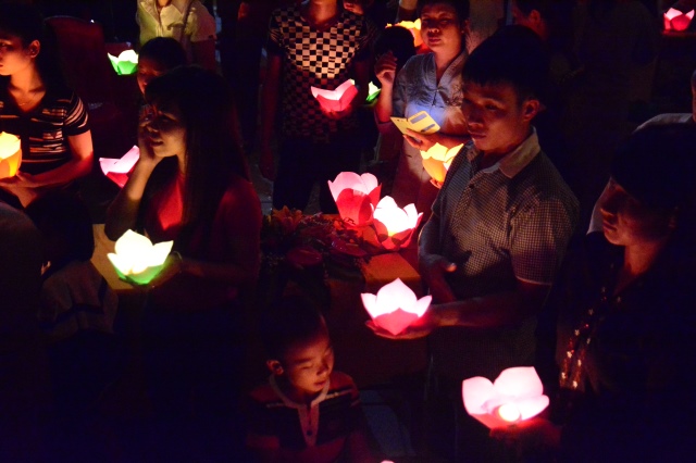 Hà Tĩnh: Hàng ngàn hoa đăng lung linh trong Đại lễ Vu Lan báo hiếu 2014 tại chùa Tượng Sơn