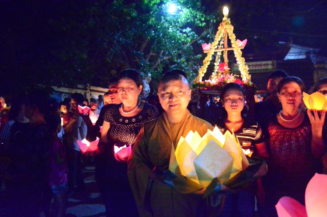 Hà Tĩnh: Hàng ngàn hoa đăng lung linh trong Đại lễ Vu Lan báo hiếu 2014 tại chùa Tượng Sơn