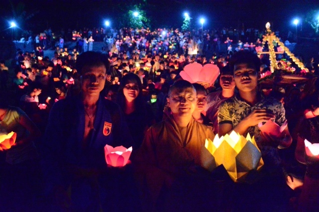 Hà Tĩnh: Hàng ngàn hoa đăng lung linh trong Đại lễ Vu Lan báo hiếu 2014 tại chùa Tượng Sơn