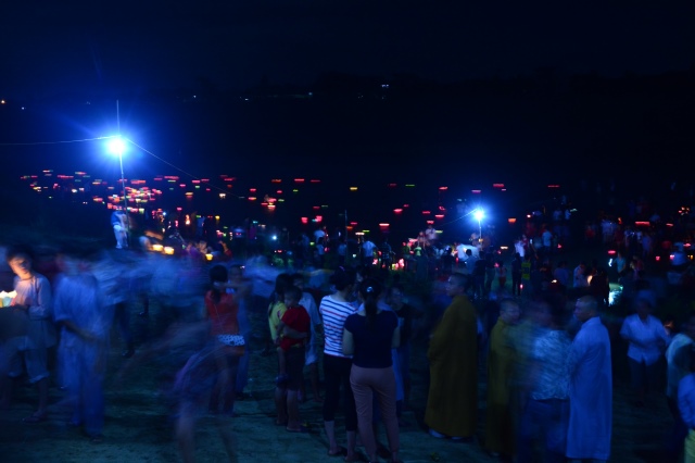 Hà Tĩnh: Hàng ngàn hoa đăng lung linh trong Đại lễ Vu Lan báo hiếu 2014 tại chùa Tượng Sơn