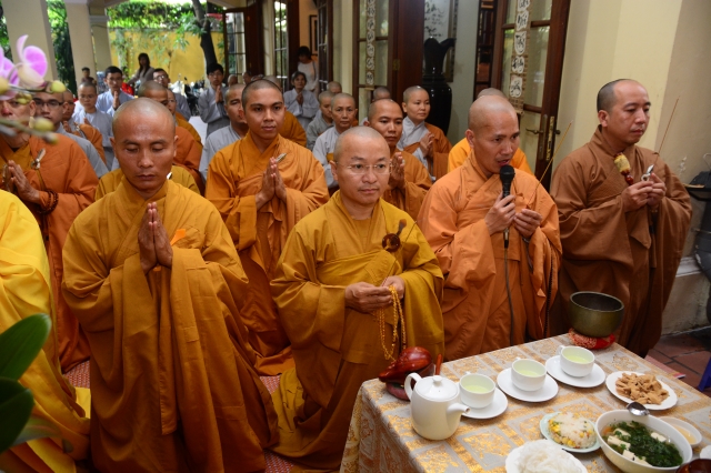 Quỹ Từ thiện Đạo Phật Ngày Nay: Trao tặng quà cho người mù và bệnh nhân ung bứu nhân ngày giỗ tổ chùa Giác Ngộ