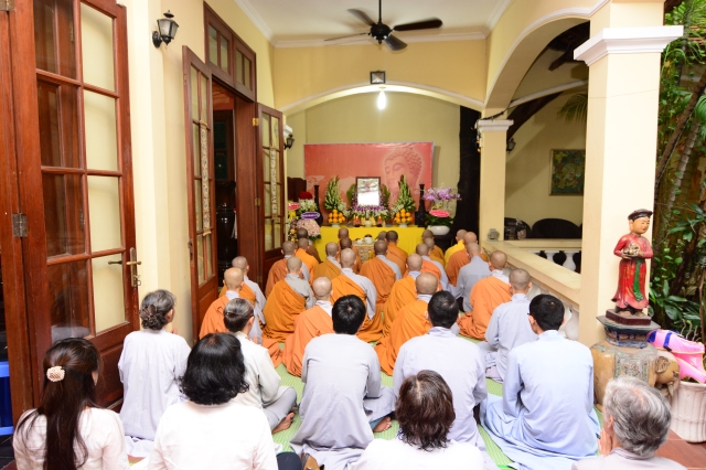Quỹ Từ thiện Đạo Phật Ngày Nay: Trao tặng quà cho người mù và bệnh nhân ung bứu nhân ngày giỗ tổ chùa Giác Ngộ